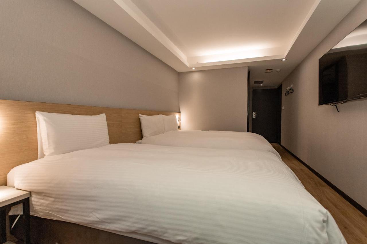 Hub Hotel Tucheng Exteriör bild